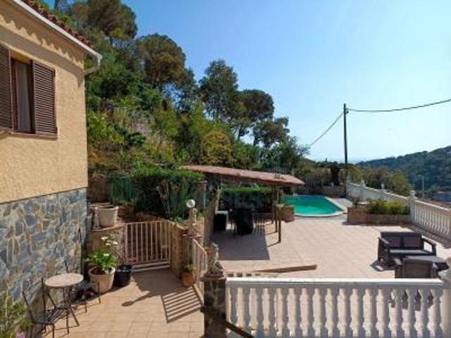 Casa en venta en Lloret de Mar, Rossell photo 0