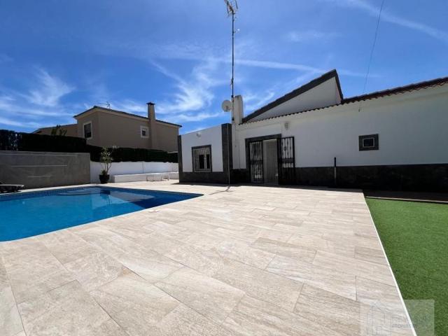 Chalet en venta en Torrevieja, Los balcones photo 0