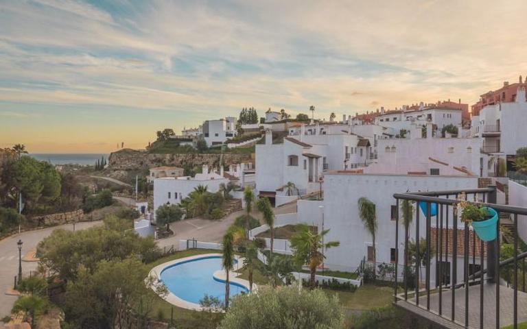 Piso en venta en Benahavís, Costa del Sol Occidental-Área de Marbella photo 0