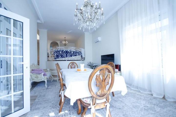 Chalet en venta en Orihuela Costa, Campoamor photo 0