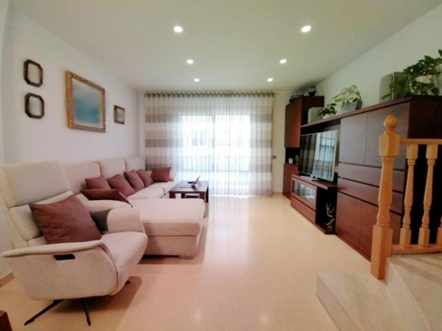 Casa en venta en L'Hospitalet de Llobregat, Santa Eulalia photo 0