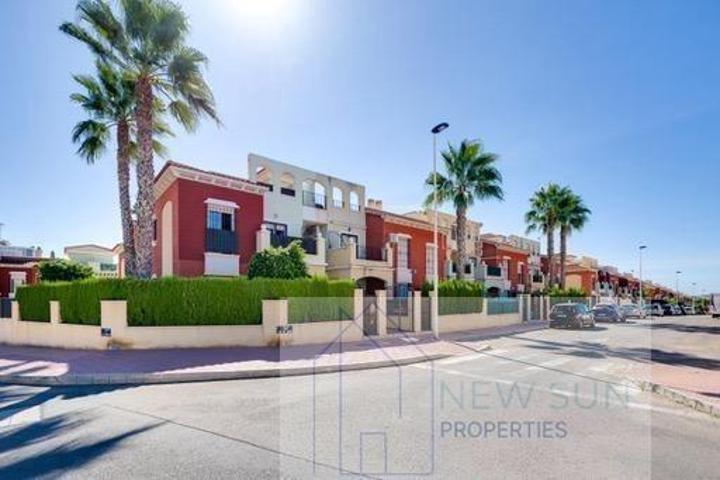 Bungalow en venta en Torrevieja, Torreblanca photo 0