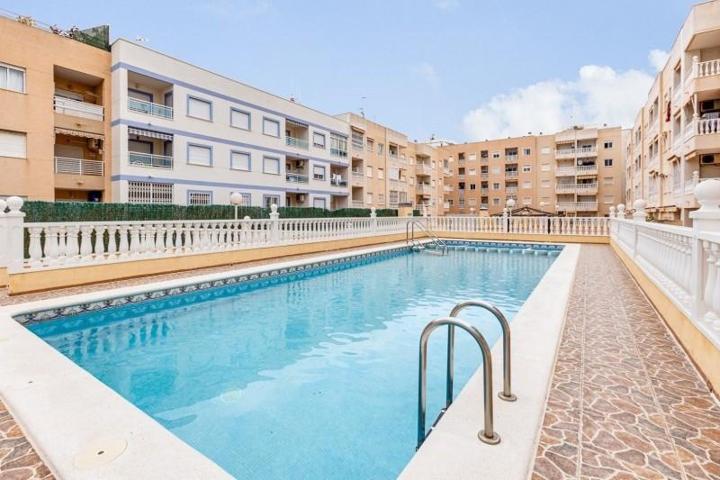 Apartamento en venta en Torrevieja, Playa de los locos photo 0