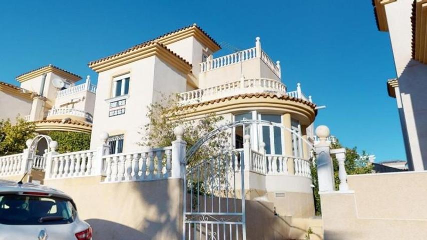 Chalet en venta en Villamartin photo 0