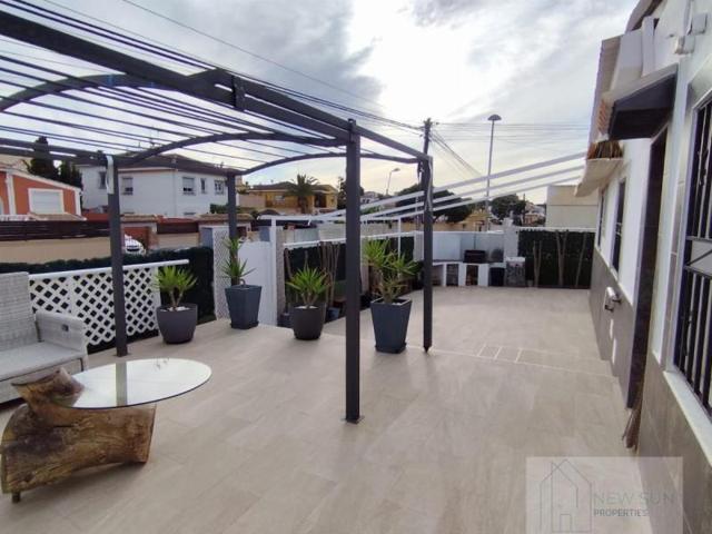 Chalet en venta en Torrevieja, Los Balcones photo 0