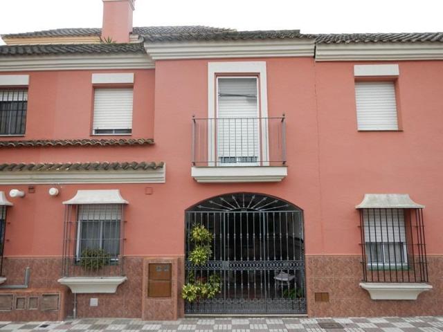 Adosada en venta en Castilleja de la Cuesta, Andalucia photo 0