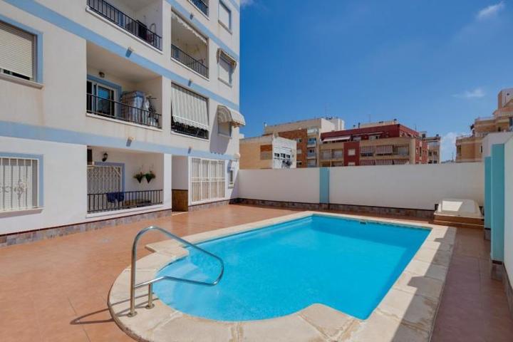 Apartamento en venta en Torrevieja, Centro photo 0