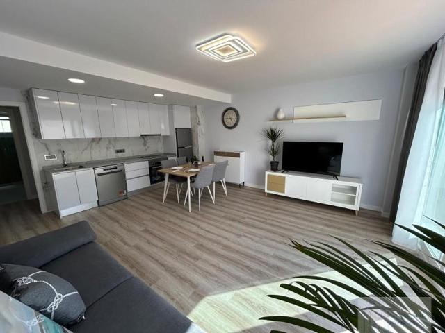 Apartamento en venta en Torrevieja, Calas blanca photo 0