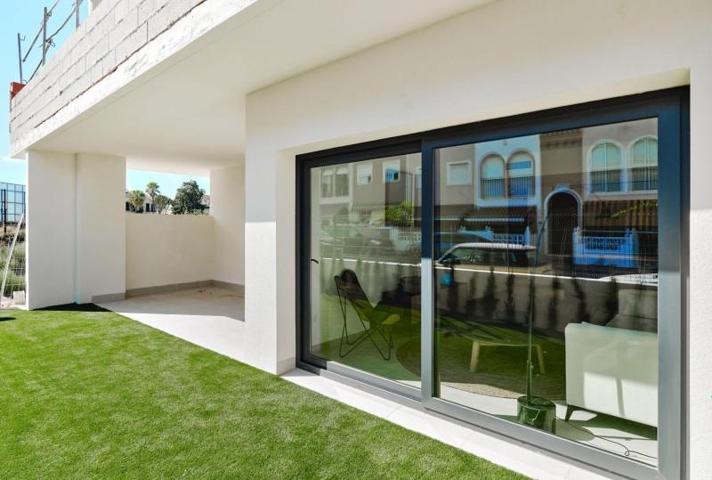 Bungalow en venta en Torrevieja, La veleta photo 0