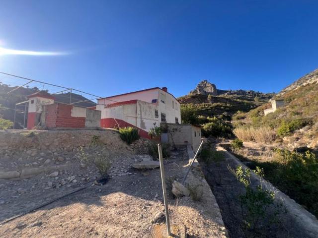 Casa con terreno en venta en Callosa d'En Sarria photo 0