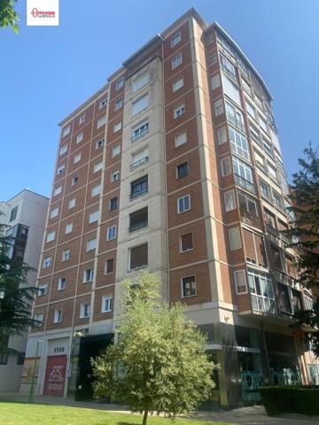 Apartamento en venta en Burgos, Avda. Reyes Católicos photo 0