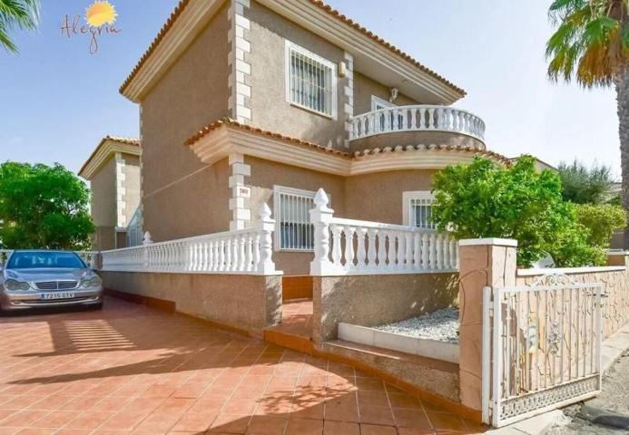 Chalet en venta en Torrevieja, Punta prima photo 0