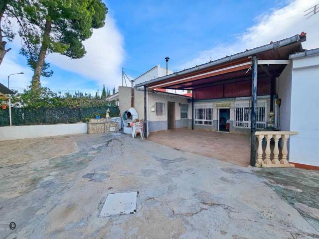 Casa con terreno en venta en Pinoso photo 0
