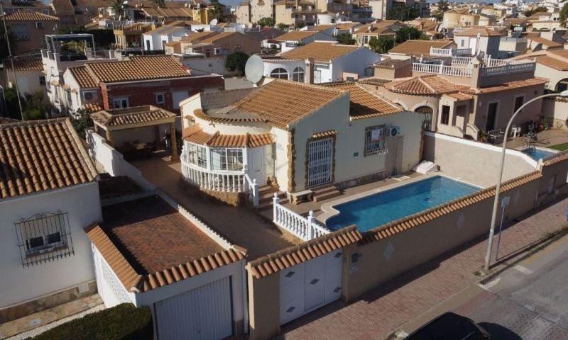 Chalet en venta en Orihuela Costa photo 0