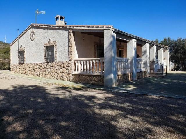 Chalet en venta en Yecla photo 0