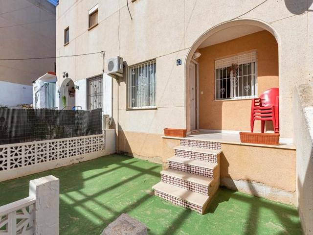 Bungalow en venta en Torrevieja photo 0