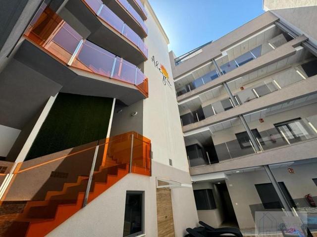 Apartamento en venta en Torrevieja, Torrevieja photo 0