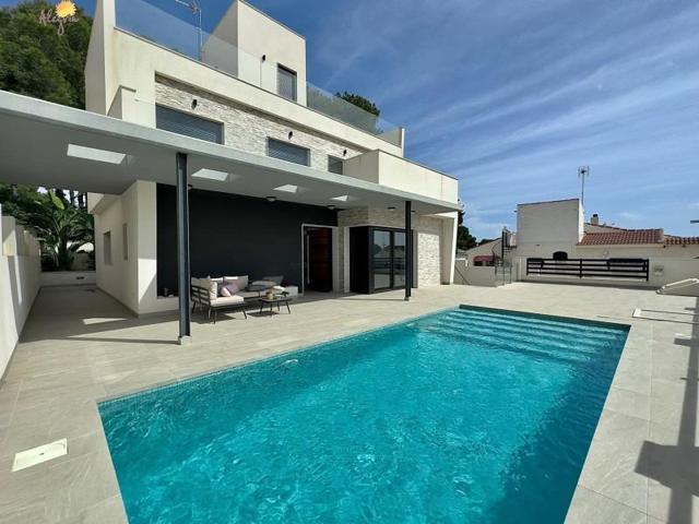 Chalet en venta en Torrevieja, Los balcones photo 0