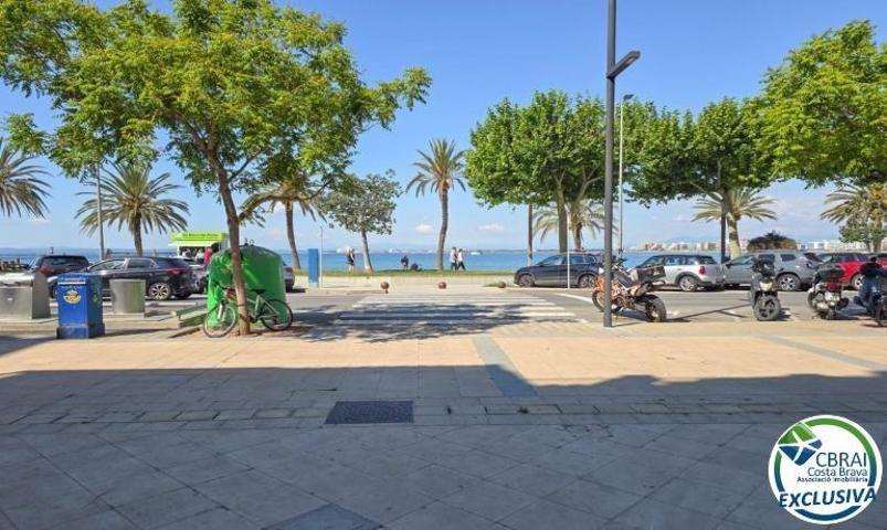 Apartamento en venta en Roses photo 0