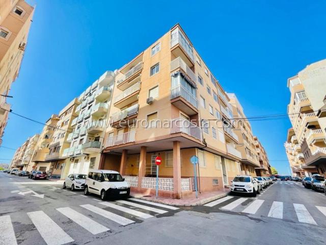 Apartamento en venta en Torrevieja, CENTRO photo 0