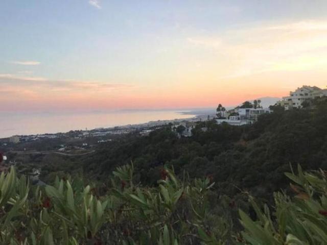 Apartamento en alquiler en Marbella, Marbella Este - Lomas de los Monteros photo 0
