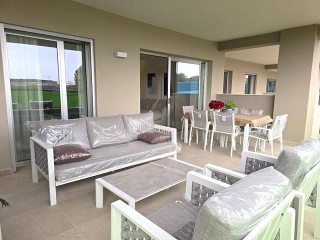 Apartamento en venta en Estepona, Azata Golf Estepona Oeste photo 0