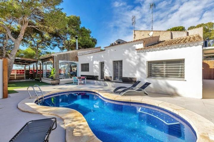 Chalet en venta en Orihuela Costa photo 0