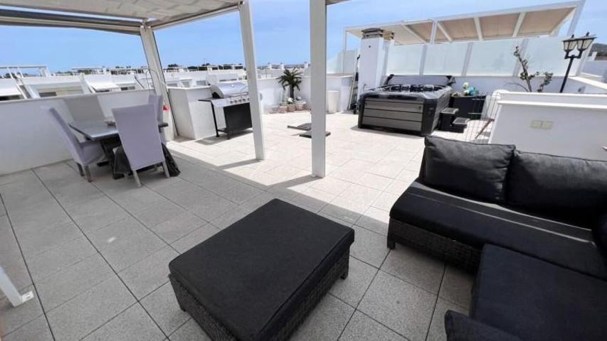 Apartamento en venta en Los Montesinos photo 0
