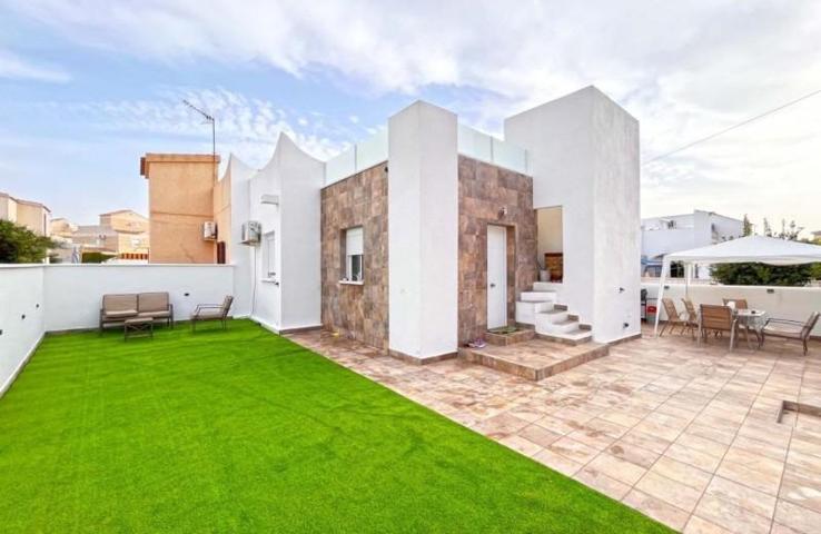 Bungalow en venta en Orihuela Costa photo 0