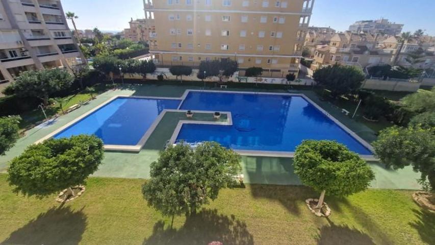 Apartamento en venta en Torrevieja photo 0