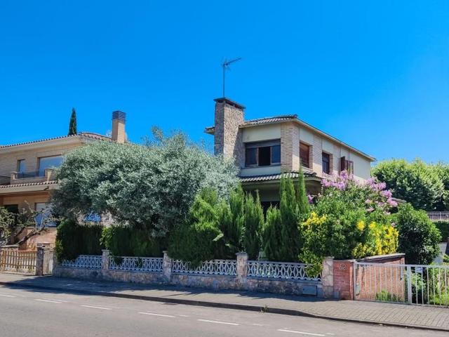 Chalet en venta en Banyoles, C- Sardana photo 0