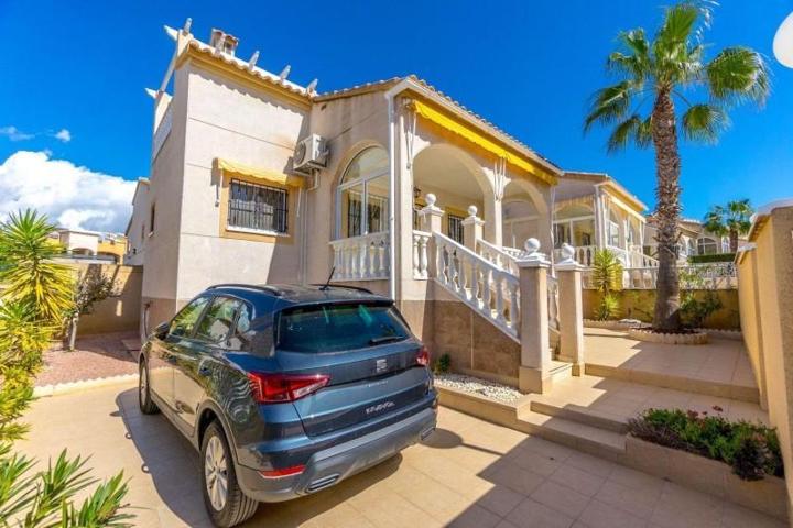 Chalet en venta en Orihuela Costa, Los Altos photo 0