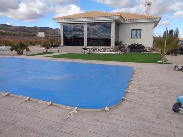 Chalet en venta en Pinoso, Comunidad valenciana photo 0