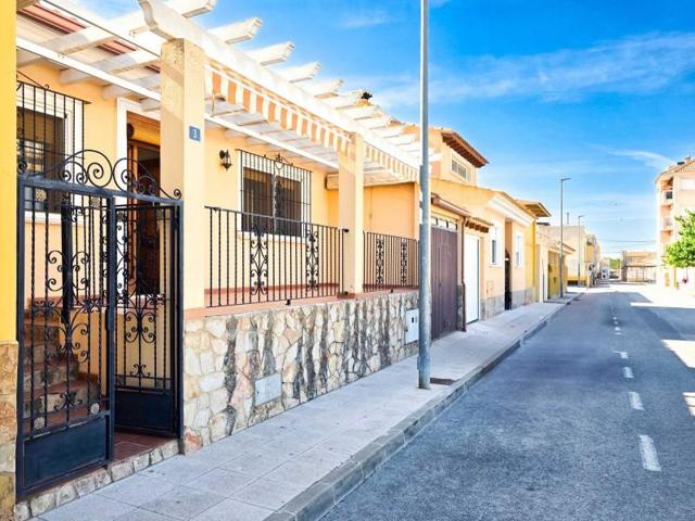 Adosada en venta en Pinoso photo 0