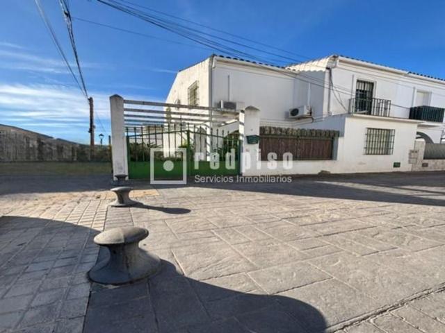 Adosada en venta en Umbrete, Aljarafe photo 0