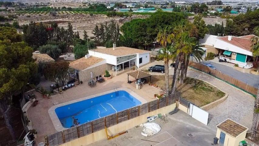 Chalet en venta en Mutxamel photo 0