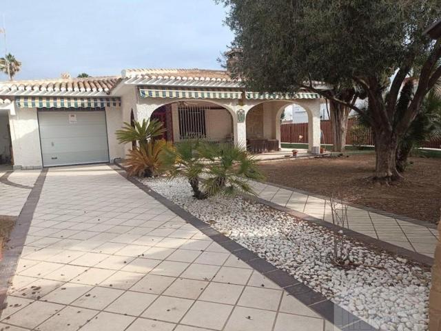 Chalet en venta en Orihuela Costa, Campoamor photo 0