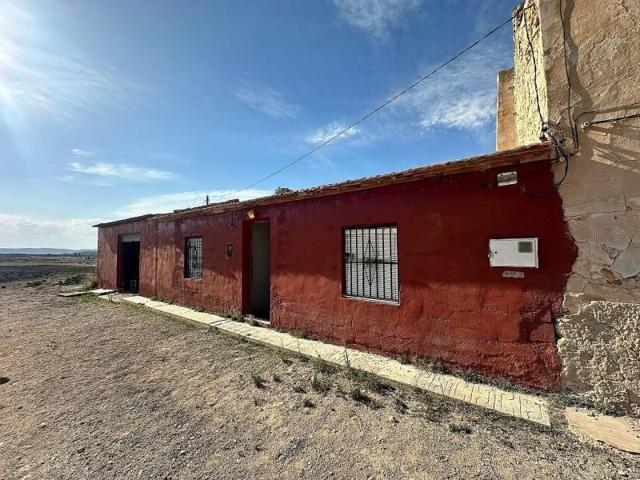 Casa con terreno en venta en Jumilla photo 0