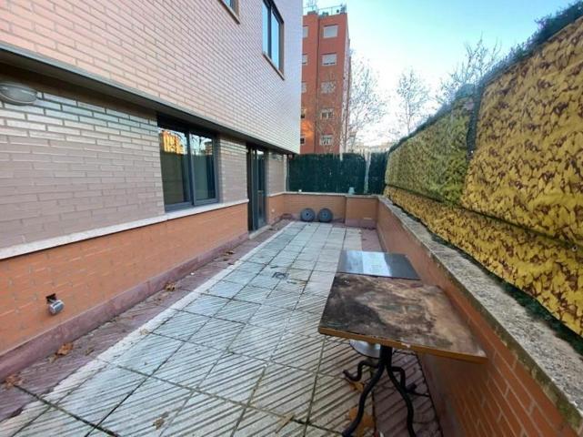 Piso en alquiler en Valladolid, Villa de prado photo 0