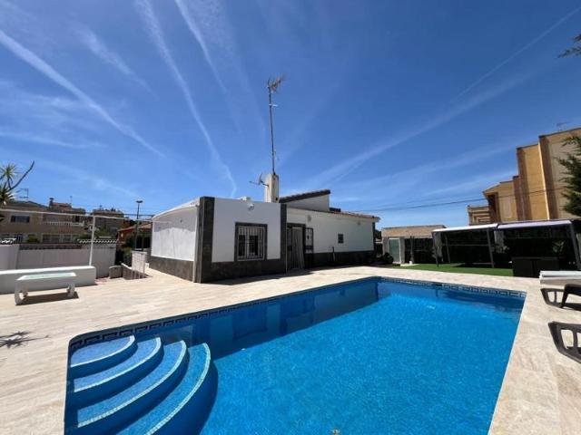 Chalet en venta en Torrevieja, Los Balcones photo 0