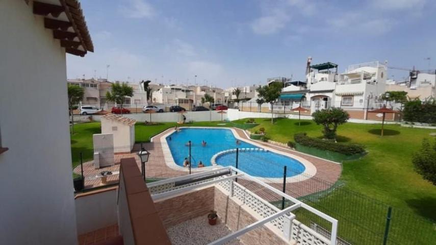 Bungalow en venta en Torrevieja photo 0