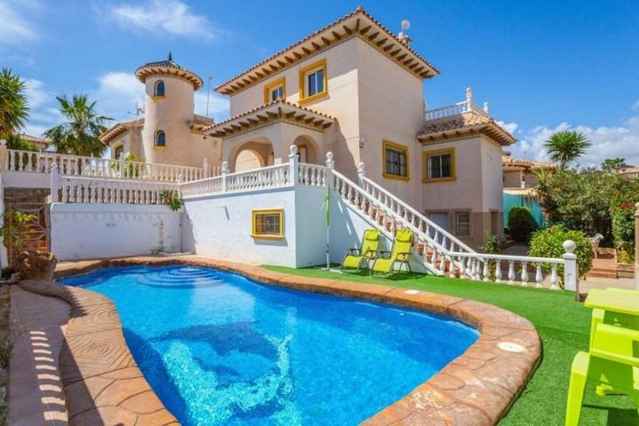 Chalet en venta en Orihuela Costa photo 0