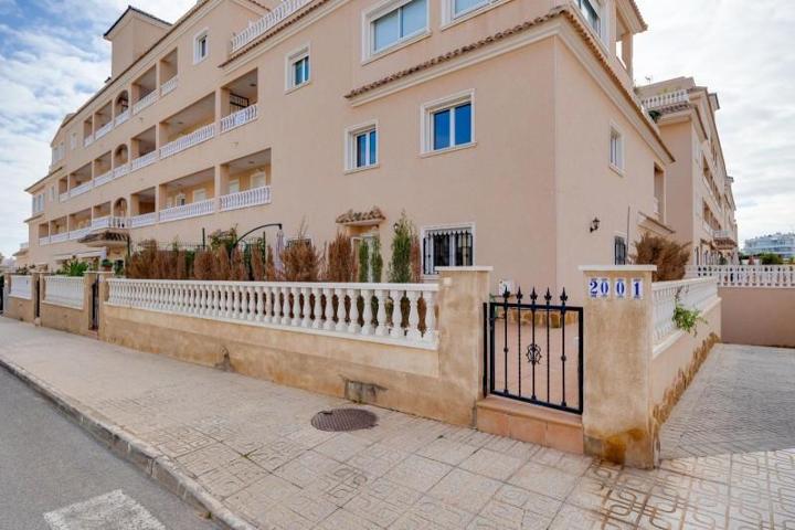 Bungalow en venta en Orihuela, Orihuela Costa photo 0