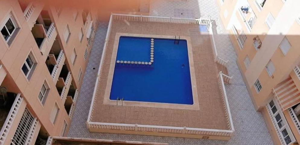 Apartamento en venta en Torrevieja photo 0