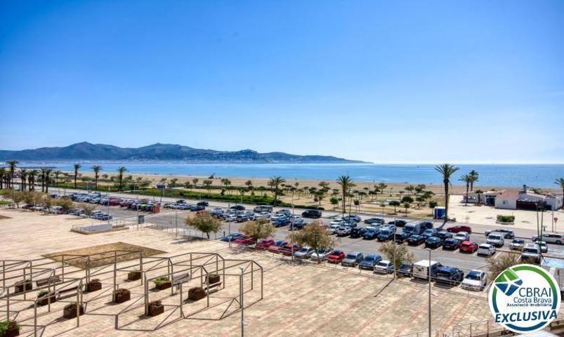 Apartamento en venta en Empuriabrava photo 0