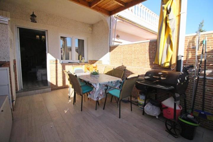 Adosada en venta en Torrevieja photo 0