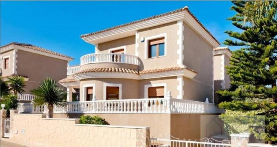 Chalet en venta en Torrevieja, Los altos photo 0