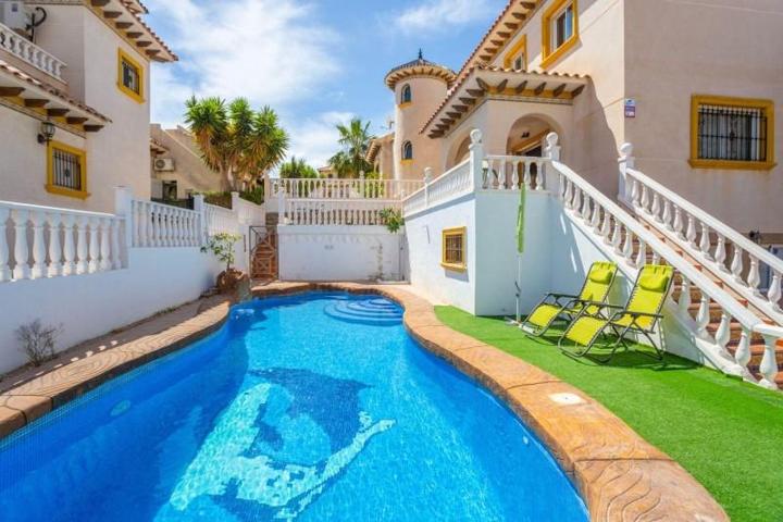 Chalet en venta en Orihuela Costa, La Regia photo 0