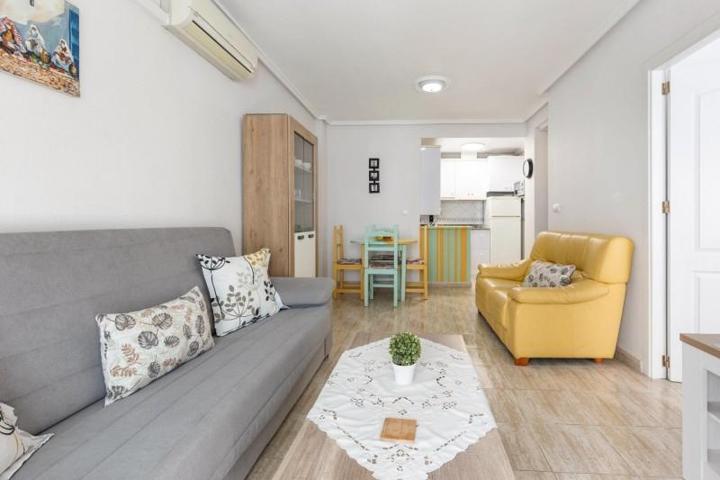 Apartamento en venta en Torrevieja photo 0