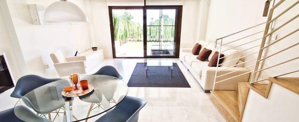 Adosada en venta en Finestrat, Alicante photo 0